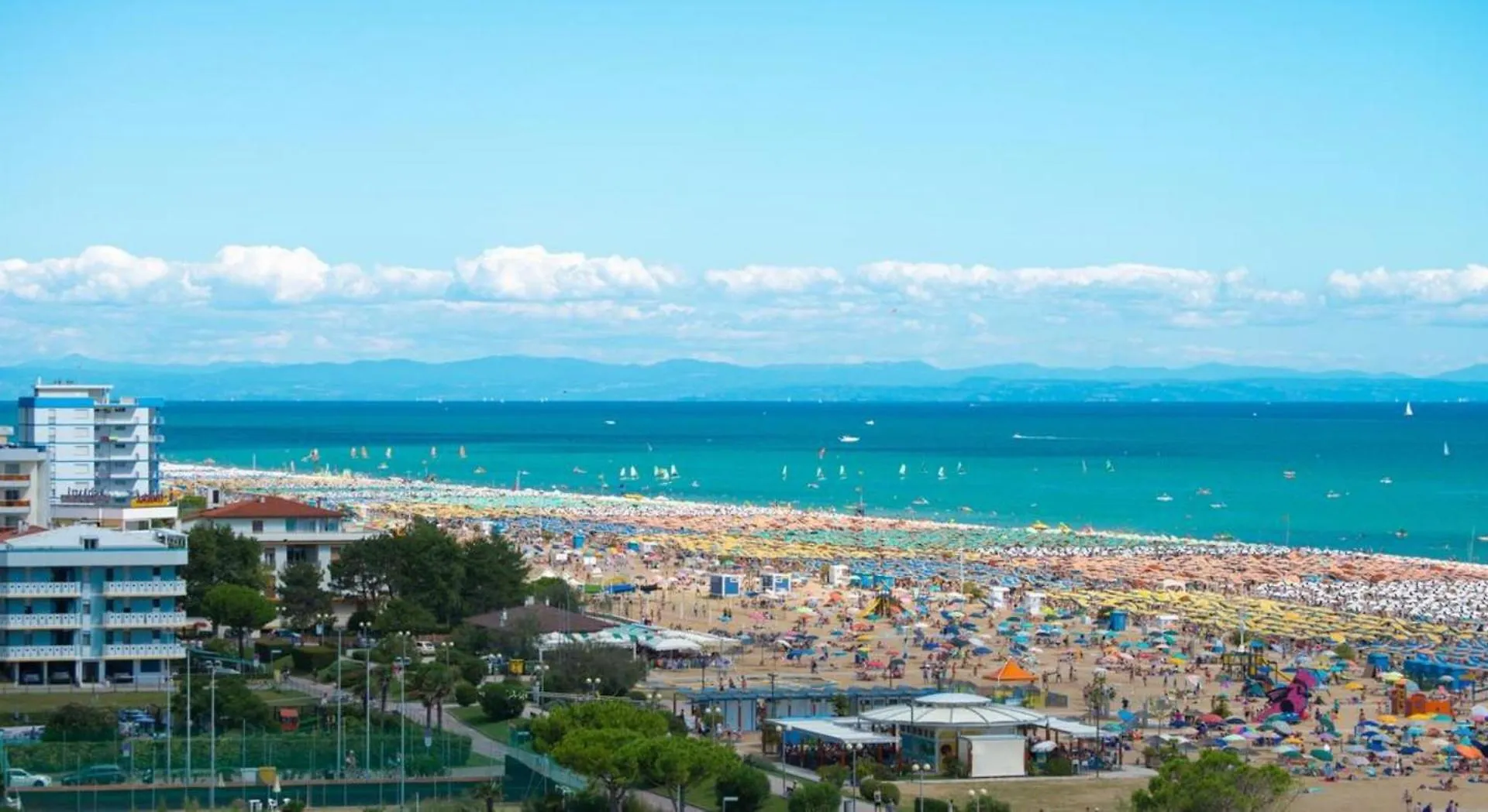 Modern Apartment With Stunning Seaview Terrace Bibione İtalya